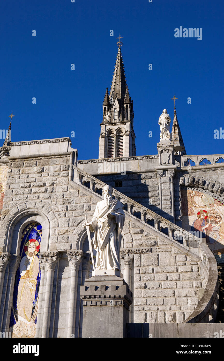 Francia, Hautes Pirenei, Lourdes, mosaico che mostra la Trasfigurazione di Gesù sulla Basilica di Nostra Signora del Rosario facciata realizzata da padre Foto Stock