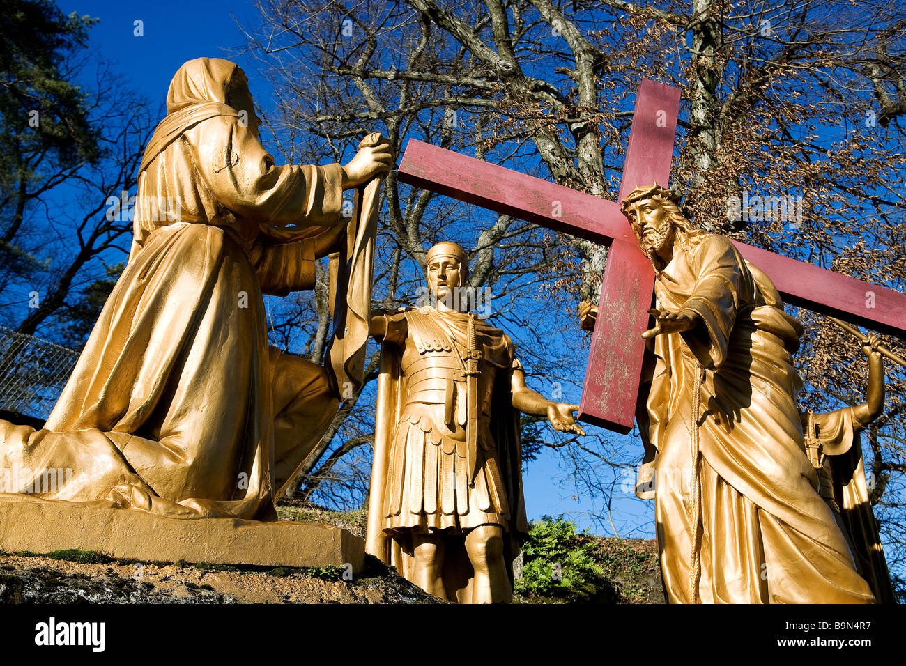 Francia, Hautes Pirenei, Lourdes, la via della croce in Les Espelugues Hill, Veronica spazzare via Gesù' fronte durante il suo Foto Stock