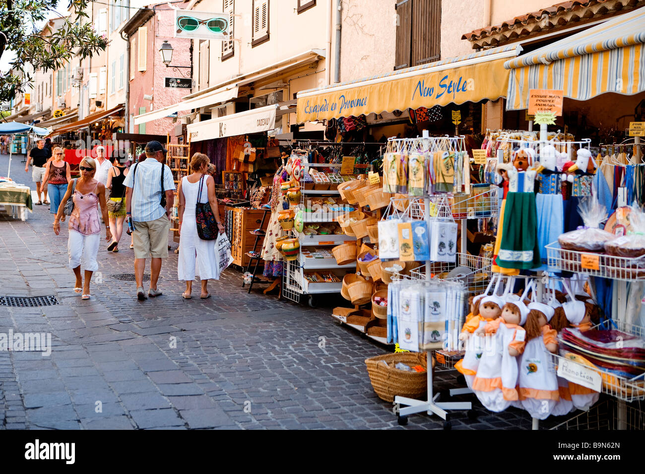 Francia, Var, Sainte Maxime, le strette stradine della parte vecchia della città Foto Stock