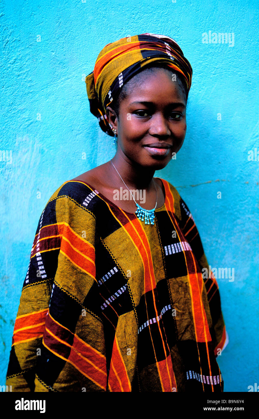 Mali, Mopti regione, Djenne, donna a casa Foto Stock