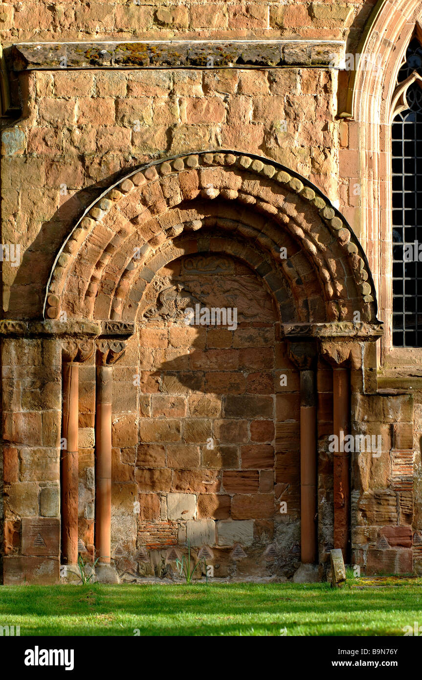 Porta nord della chiesa di Santa Maria, Stoneleigh, Warwickshire, Inghilterra, Regno Unito Foto Stock