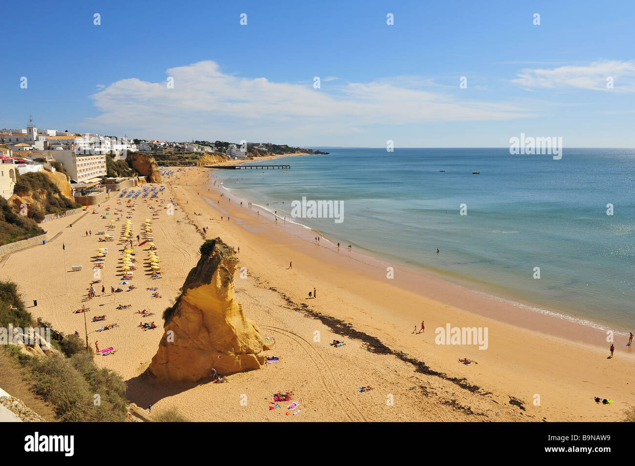 Albufeira - Fishermans beach, Algarve, PORTOGALLO Foto Stock