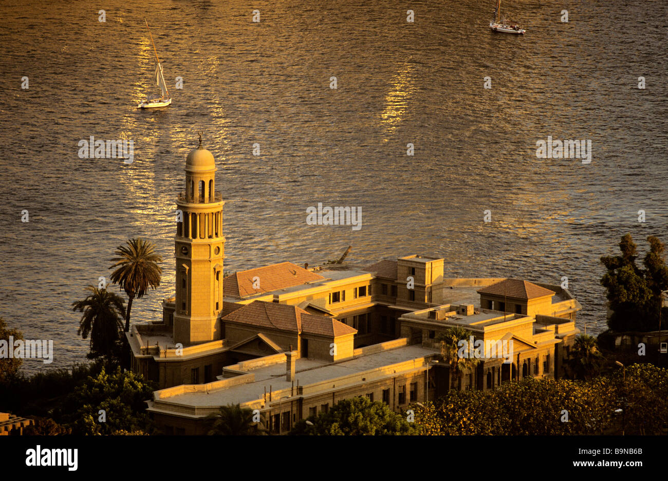 L'Egitto, al Cairo, la moschea sul fiume Nilo lato Foto Stock