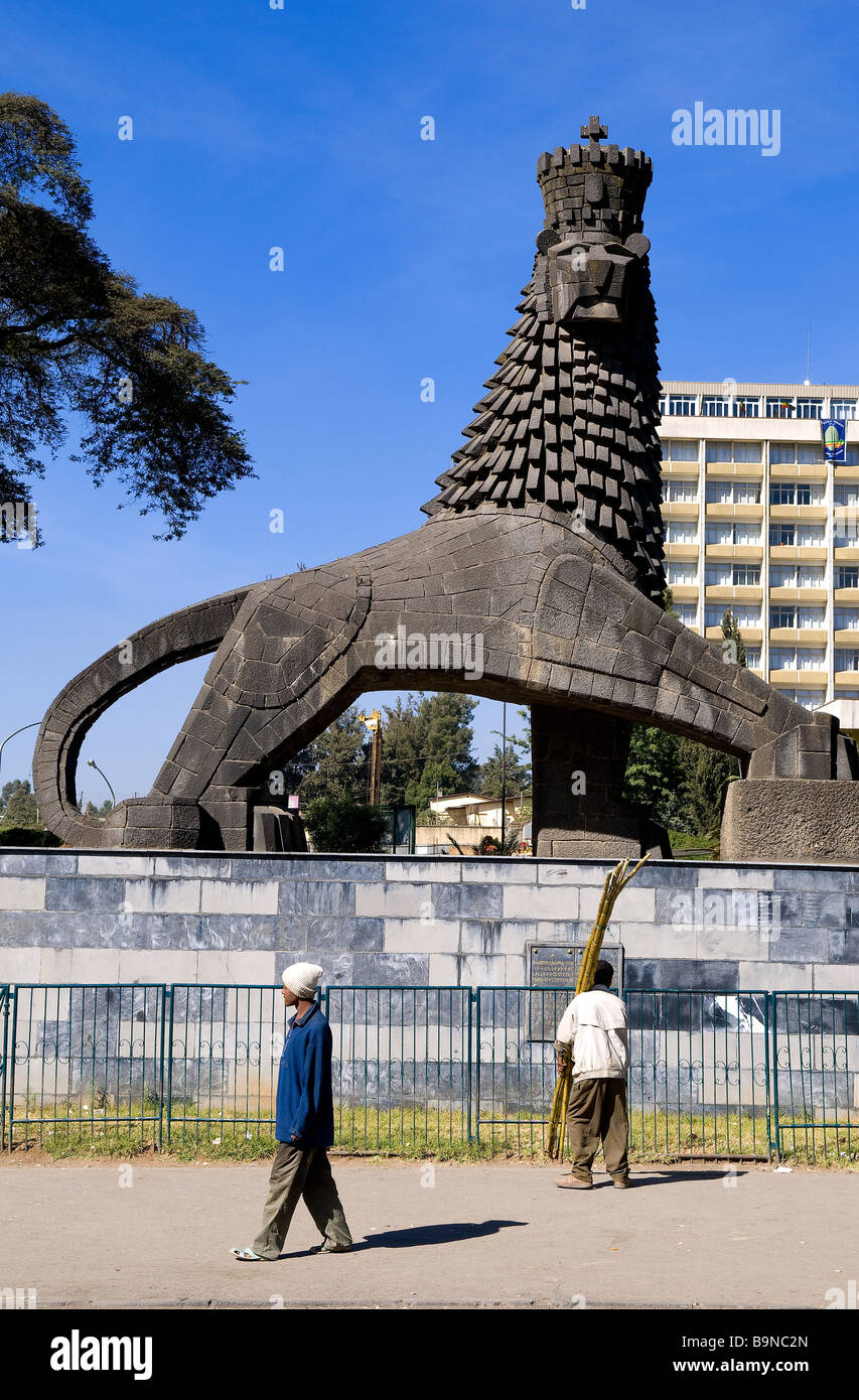 Etiopia, Addis Abeba, anniversario di Haile Selassie, una scultura di Maurizio Calka su Churchill Avenue Foto Stock