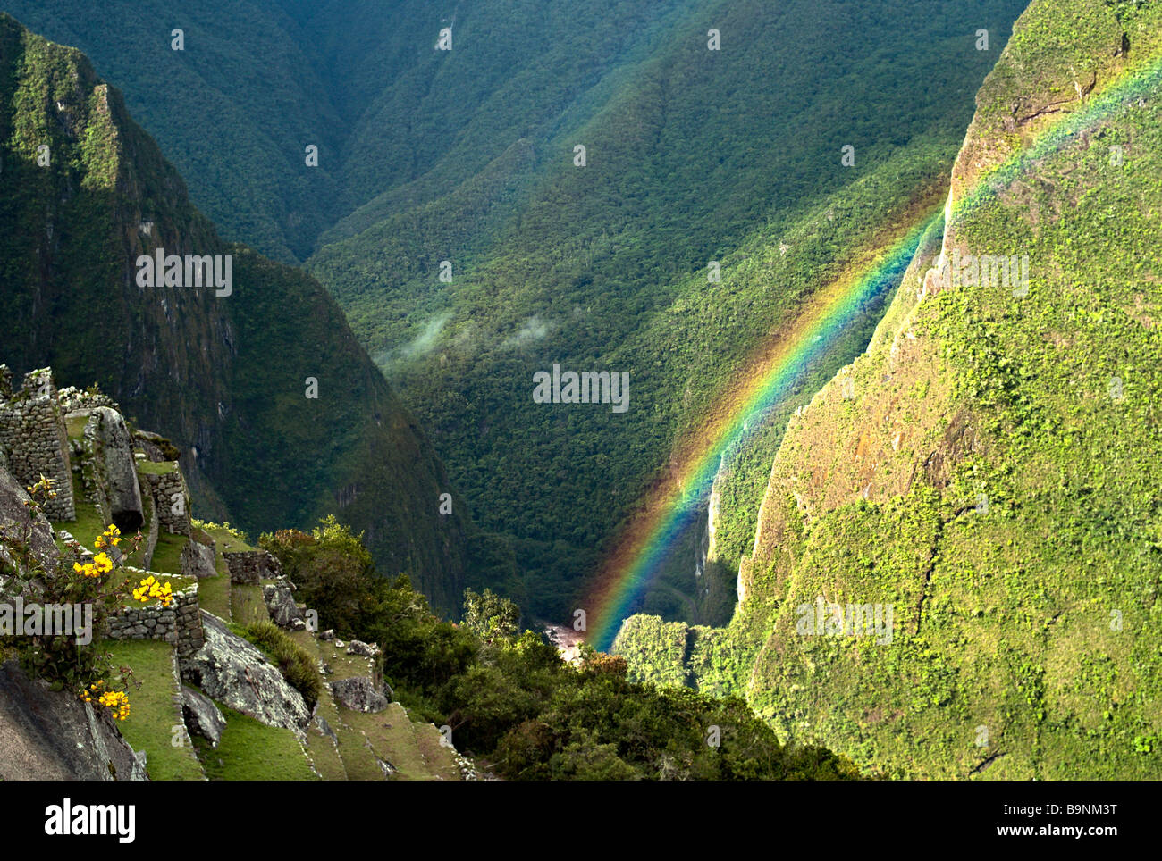 Il Perù MACHU PICCHU arcobaleni doppia oltre le antiche terrazze Inca di Machu Picchu Foto Stock