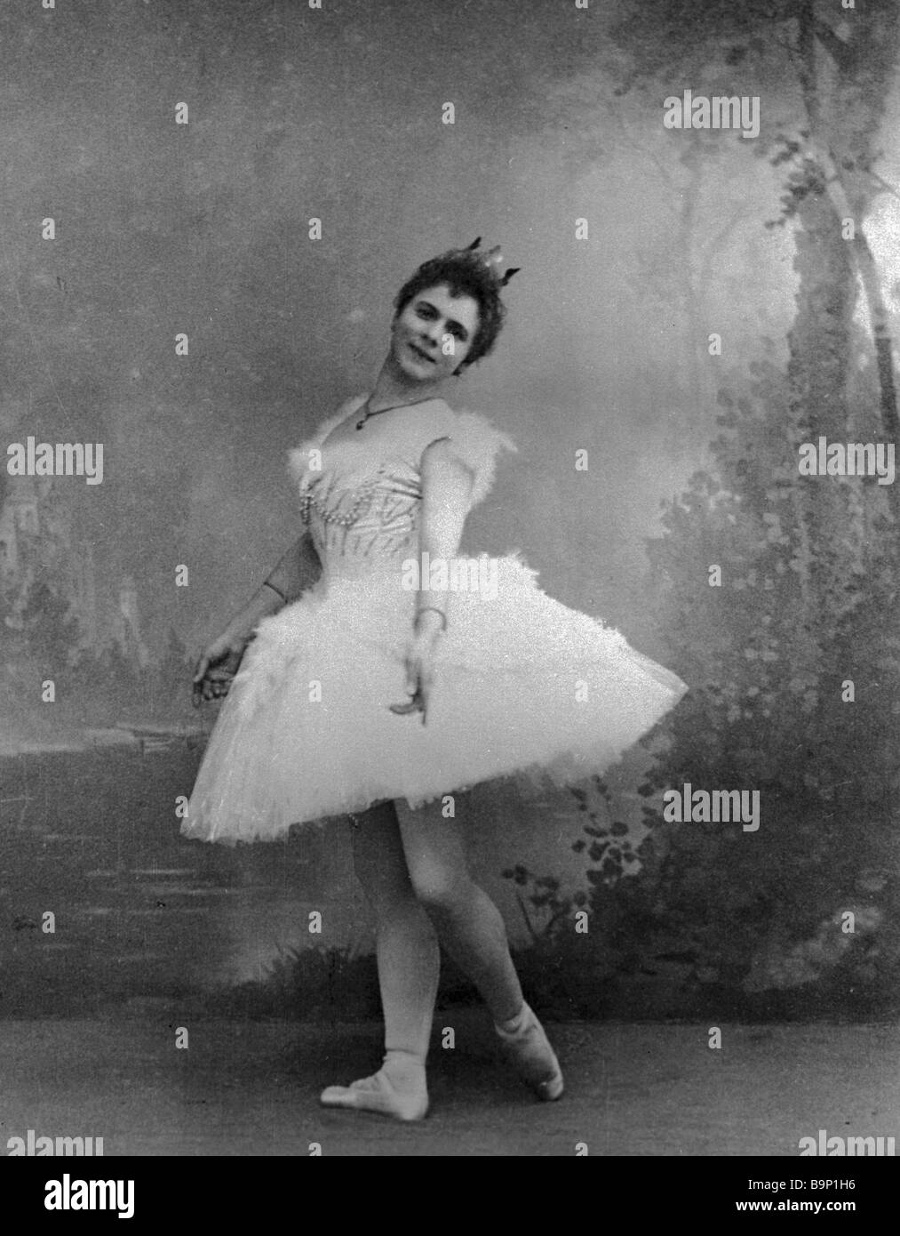 La ballerina Pierina Legnani come Odette Odilia in scena dal balletto il  Lago dei Cigni di Peter Ciaikovskij Foto stock - Alamy