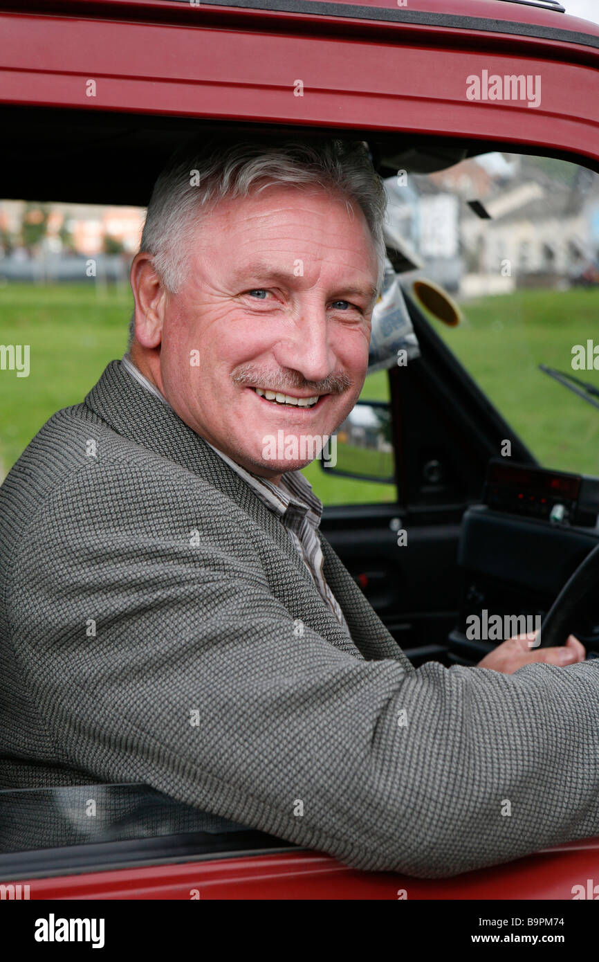 Taxi driver e la guida a Belfast, Irlanda del Nord. Foto Stock
