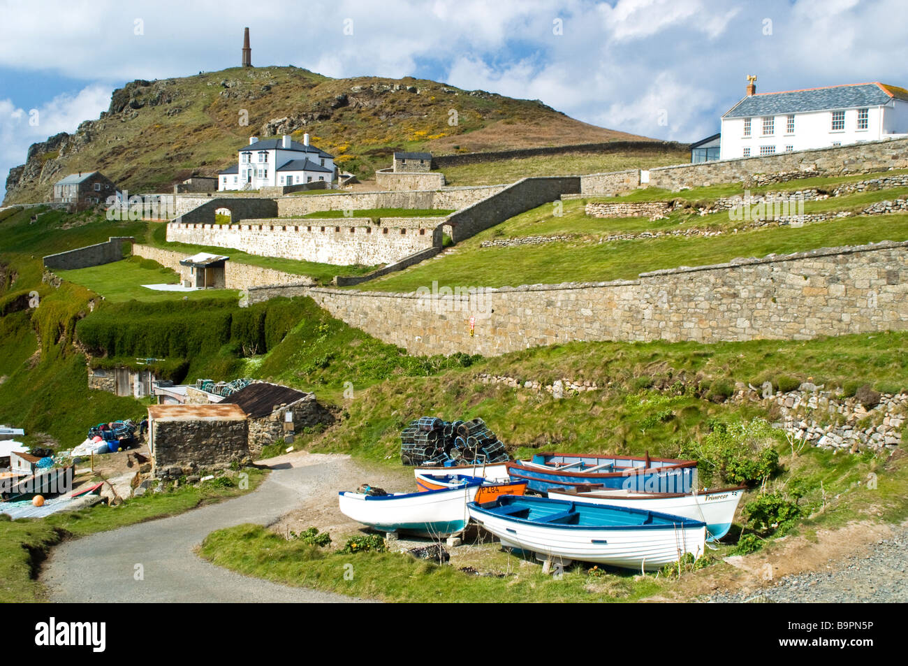 Cape Cornwall villaggio di pescatori in Cornwall Inghilterra Occidentale Foto Stock Cape Cornwall villaggio di pescatori in Cornwall Inghilterra Occidentale Foto Stock