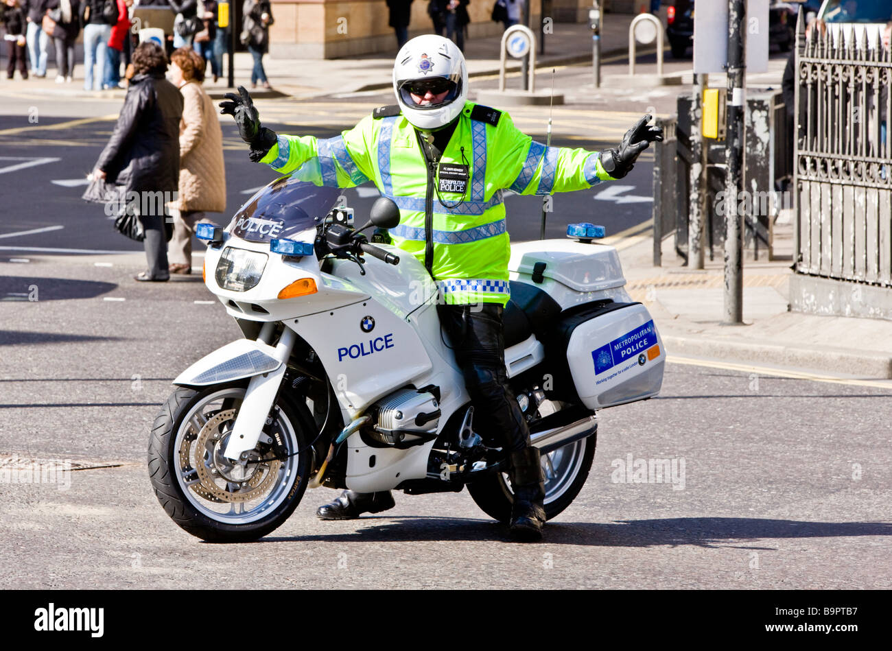 Moto della polizia bloccano il traffico Foto Stock