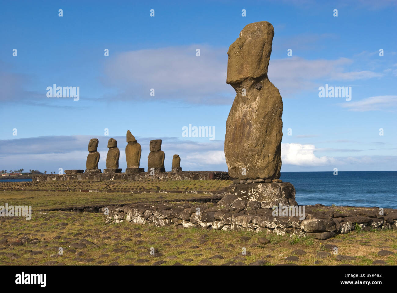 Elk198 5087 Cile Isola di Pasqua Hanga Roa Ahu Vai Uri moai statue Foto Stock