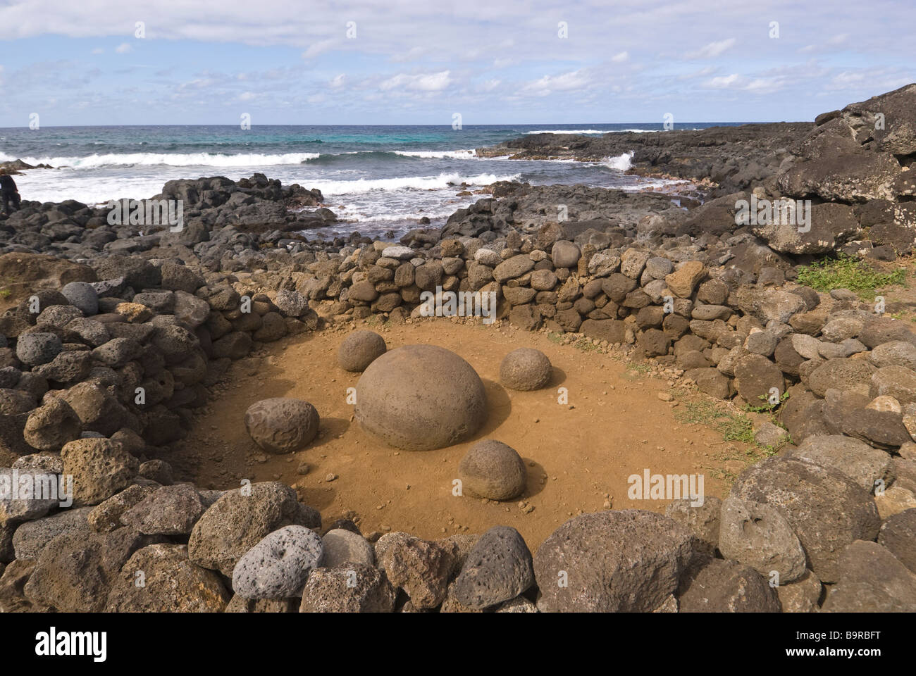 Elk198 5219 Cile Isola di Pasqua Ahu Te Pito Kura magnetico cerchio di pietra Foto Stock