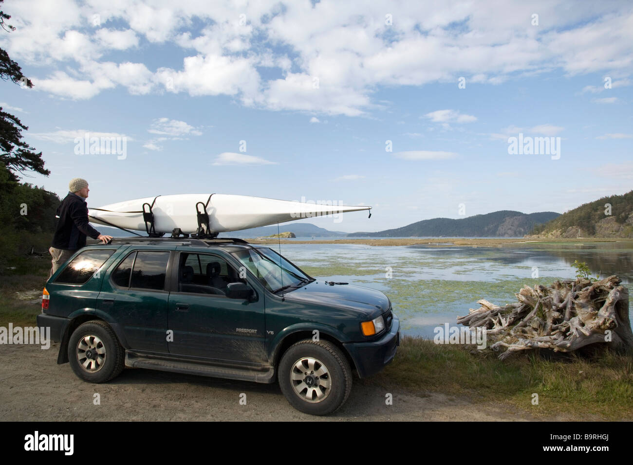 Kayaker vicino a Spencer Spit parco statale, Lopez Island, Washington Foto Stock