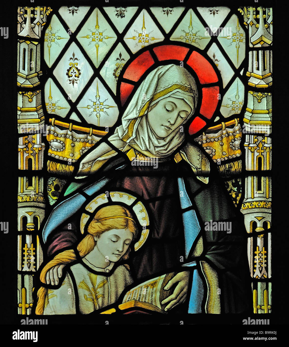 La Madonna e San Anna, navata sud finestra (dettaglio). Chiesa di Santa Maria, Dalton-in-Furness, Cumbria, Inghilterra, Regno Unito, Europa. Foto Stock