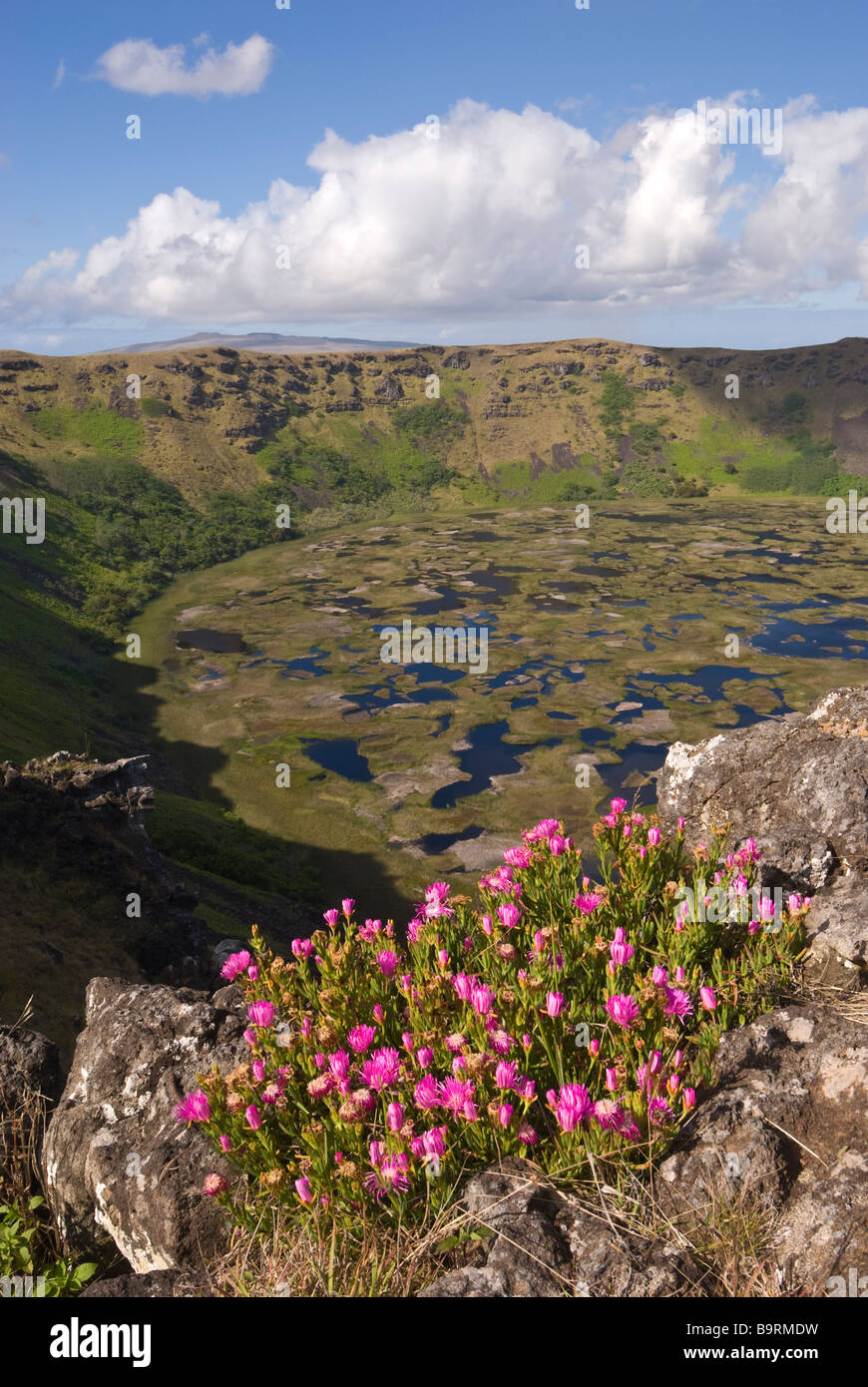 Elk198 5123v Cile Isola di Pasqua Rapa Nui Ranu Kau crater e il lago Foto Stock