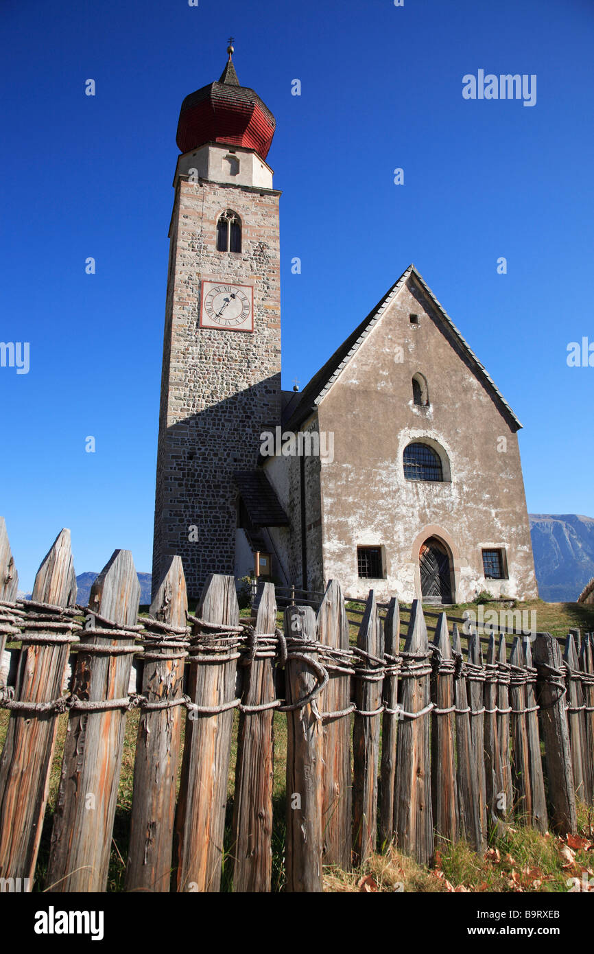 Chiesa di San Nicolò vicino a Mittelberg Renon Trentino Italia Foto Stock