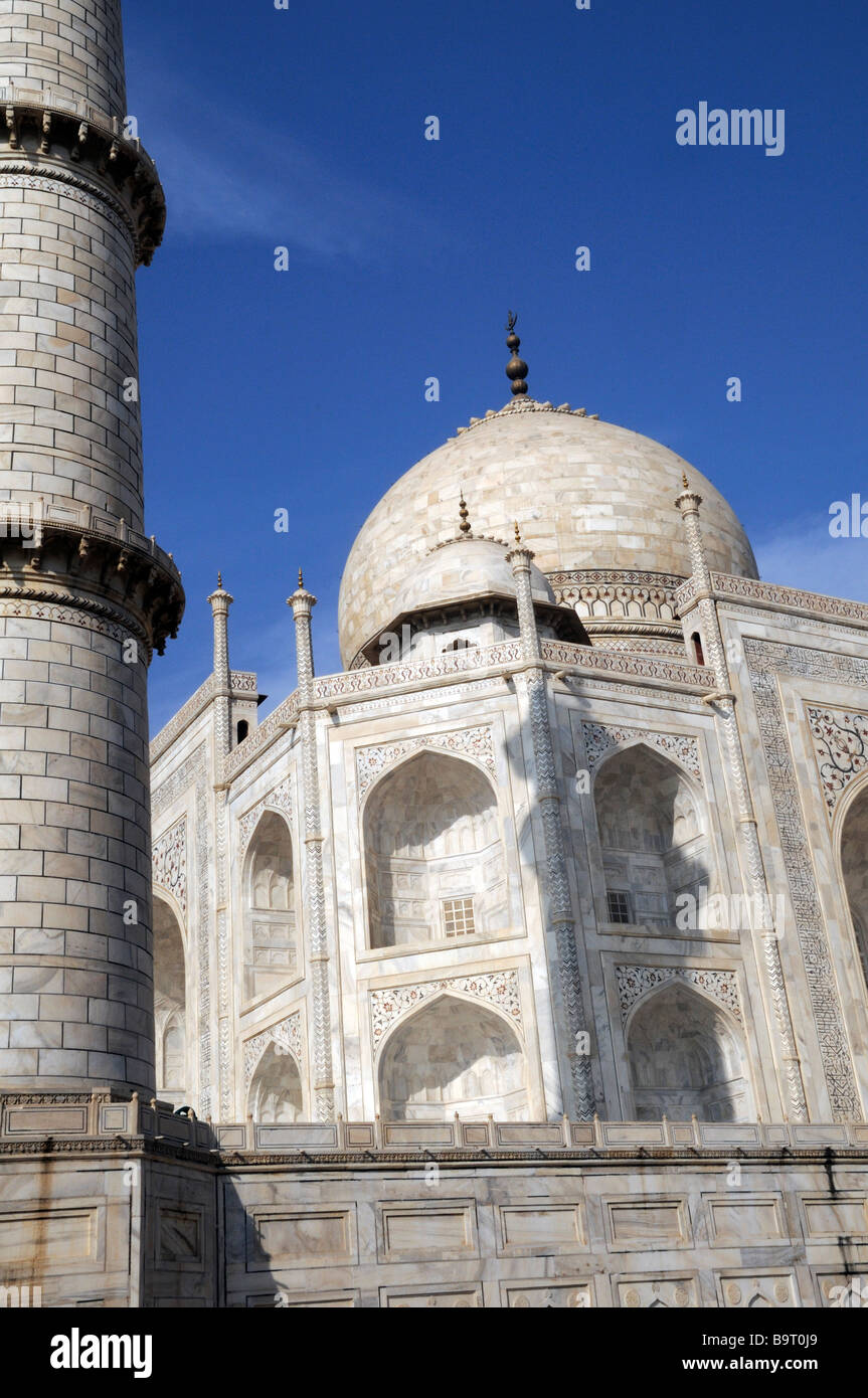 Mminaret, la cupola e la tomba a camera del Taj Mahal. Agra, Foto Stock