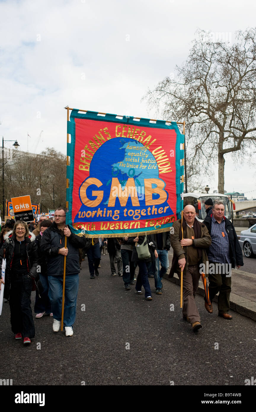 I manifestanti che trasportano un unione GMB banner in una dimostrazione. Foto Stock