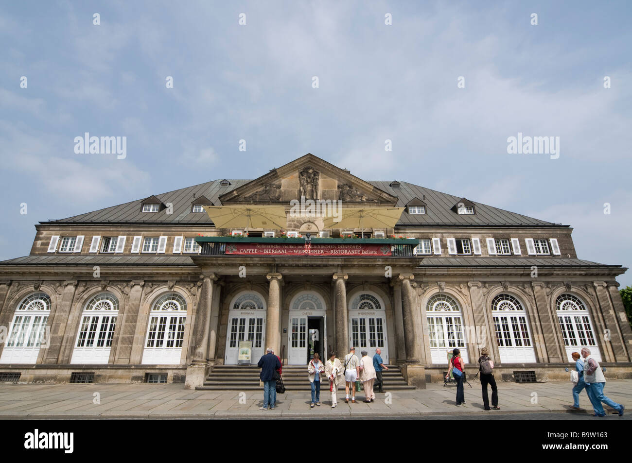 Dresda Germania piazza del teatro italiano ristorante del villaggio Foto Stock