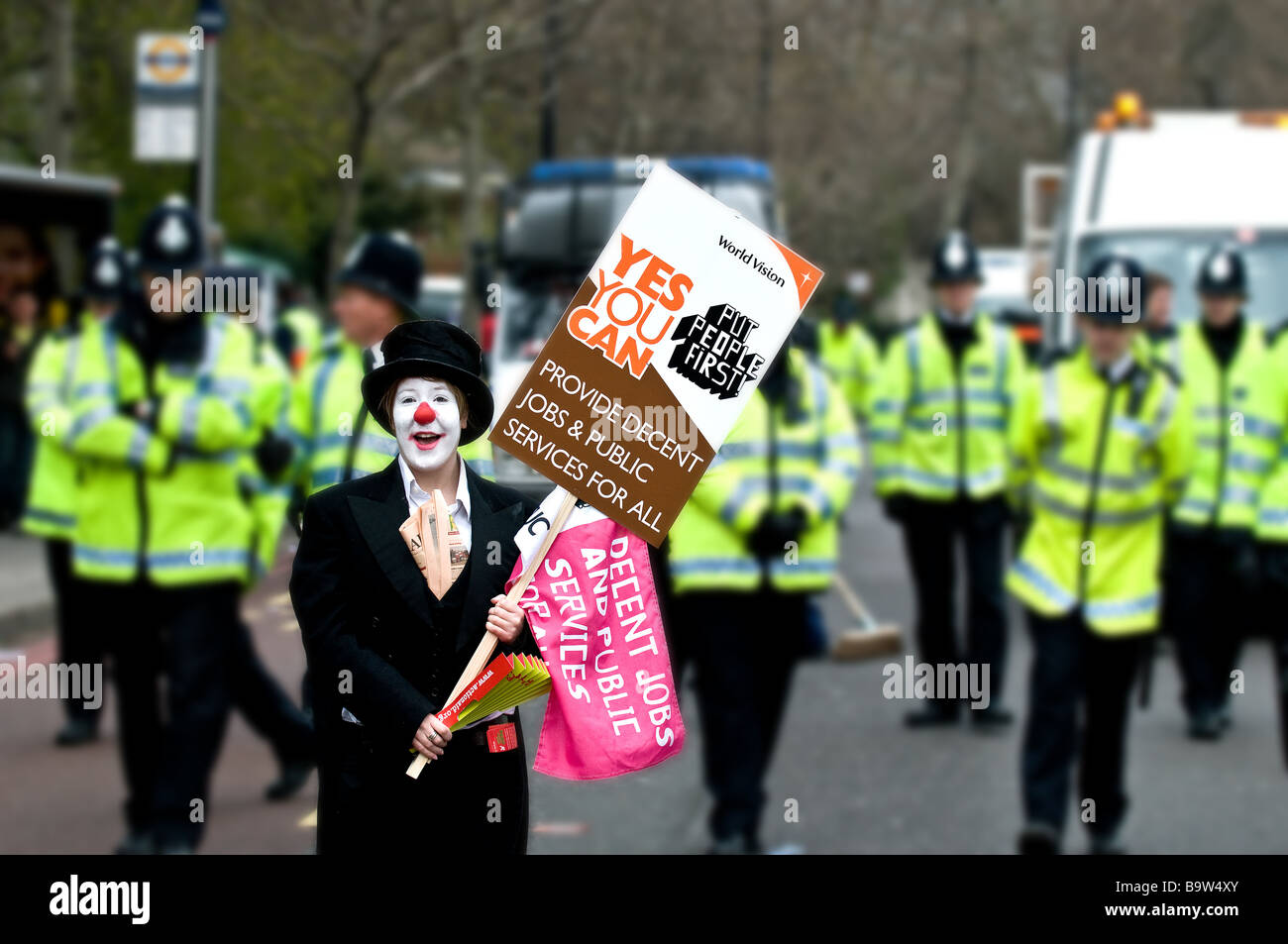 Un dimostrante a una manifestazione a Londra Foto Stock