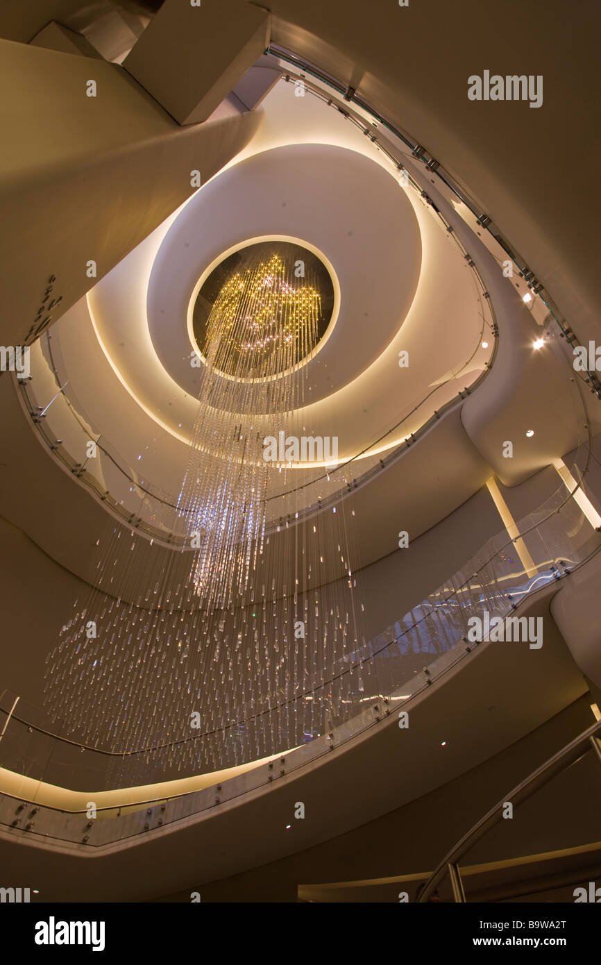 La joie SWAROVSKI lampadario di cristallo grand lobby in stile atrio e ROCKEFELLER CENTER MANHATTAN NEW YORK CITY USA Foto Stock