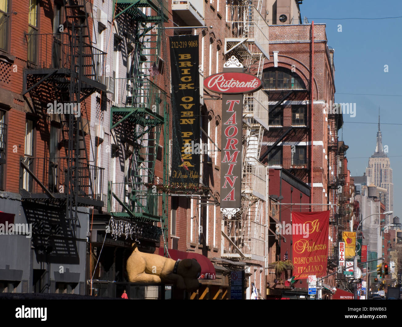 Tende da sole Ristorante Mulberry Street Little Italy MANHATTAN NEW YORK CITY USA Foto Stock