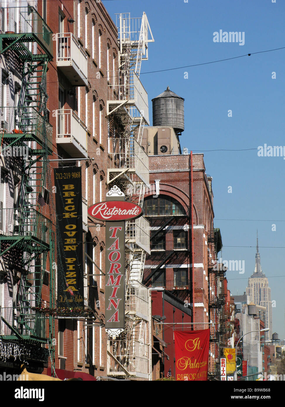 Tende da sole Ristorante Mulberry Street Little Italy MANHATTAN NEW YORK CITY USA Foto Stock