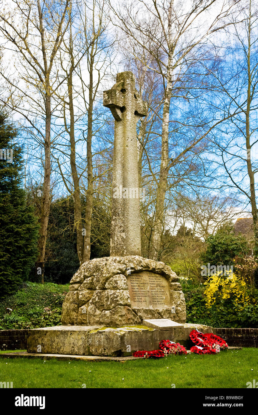 La pietra Memoriale di guerra nel villaggio inglese di Pewsey nel Wiltshire, Inghilterra REGNO UNITO Foto Stock