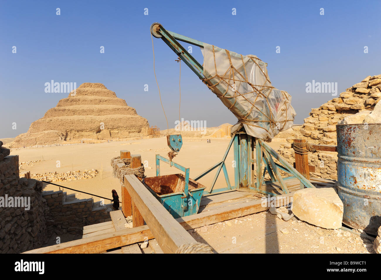 Egitto Giza la fase di piramide di Saqqara o saqqarah scavare per tesori sepolti Foto Stock