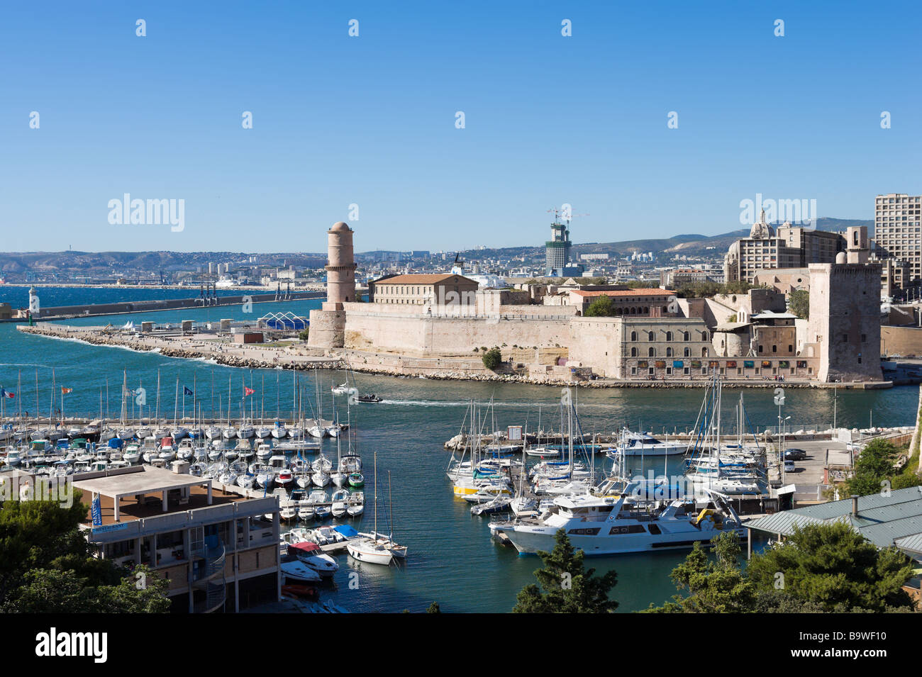 Vista di Fort St Jean da Fort St Nicolas, il Vieux Port, Marseille, Cote d'Azur, in Francia Foto Stock
