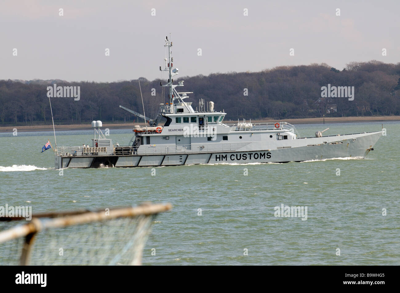 Dogane motovedetta ricercatore di pattuglia su Southampton acqua Southern England Regno Unito Foto Stock