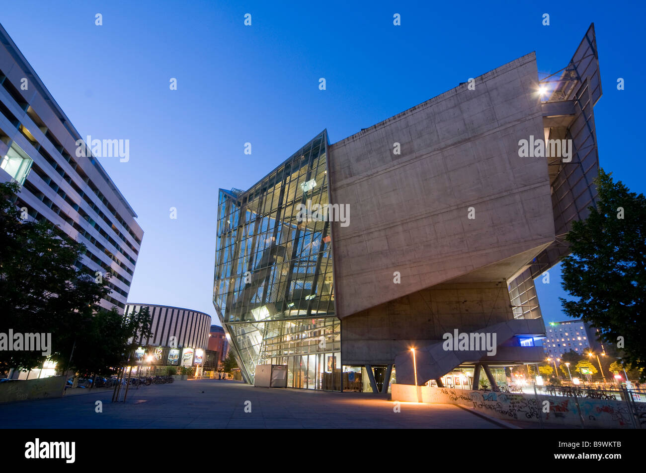 Dresden Sachsen Deutschland Dresden Germania cinema moderno edificio Filmpalast Ufa in Praga Street Foto Stock