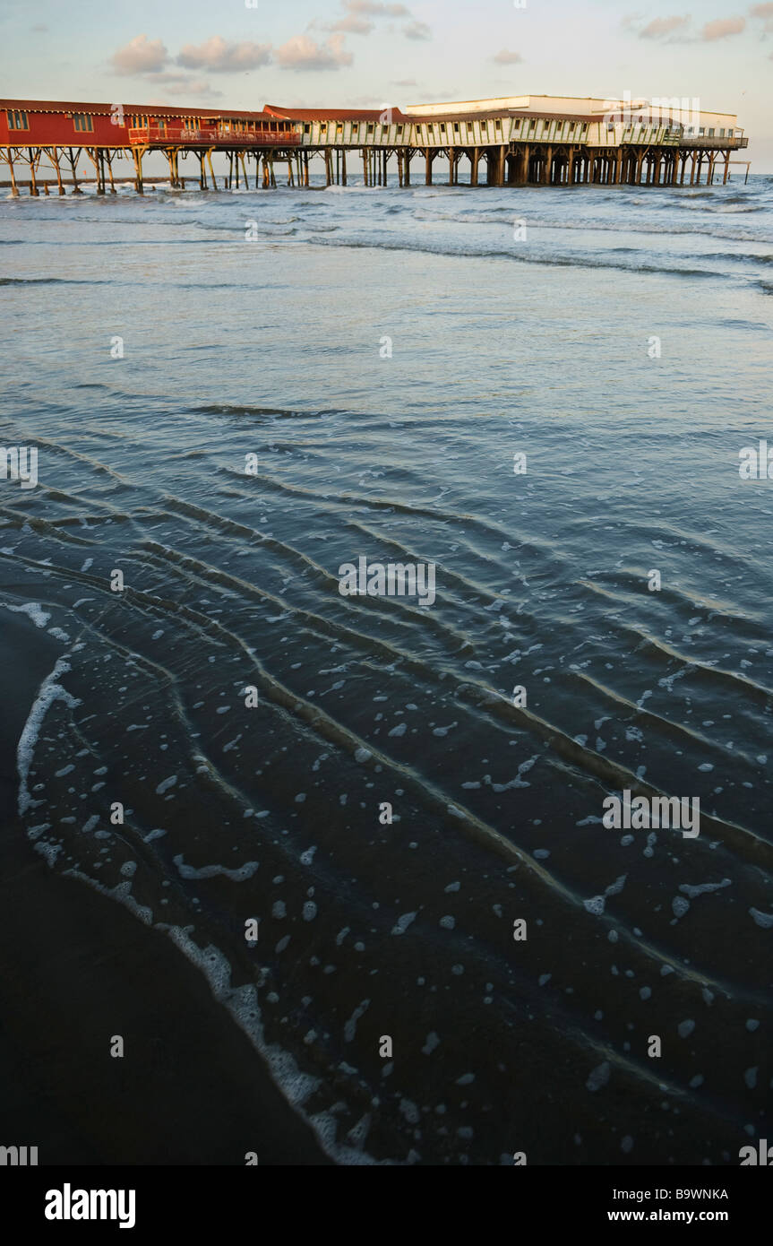 Un molo a Galveston beach, Texas. Foto Stock