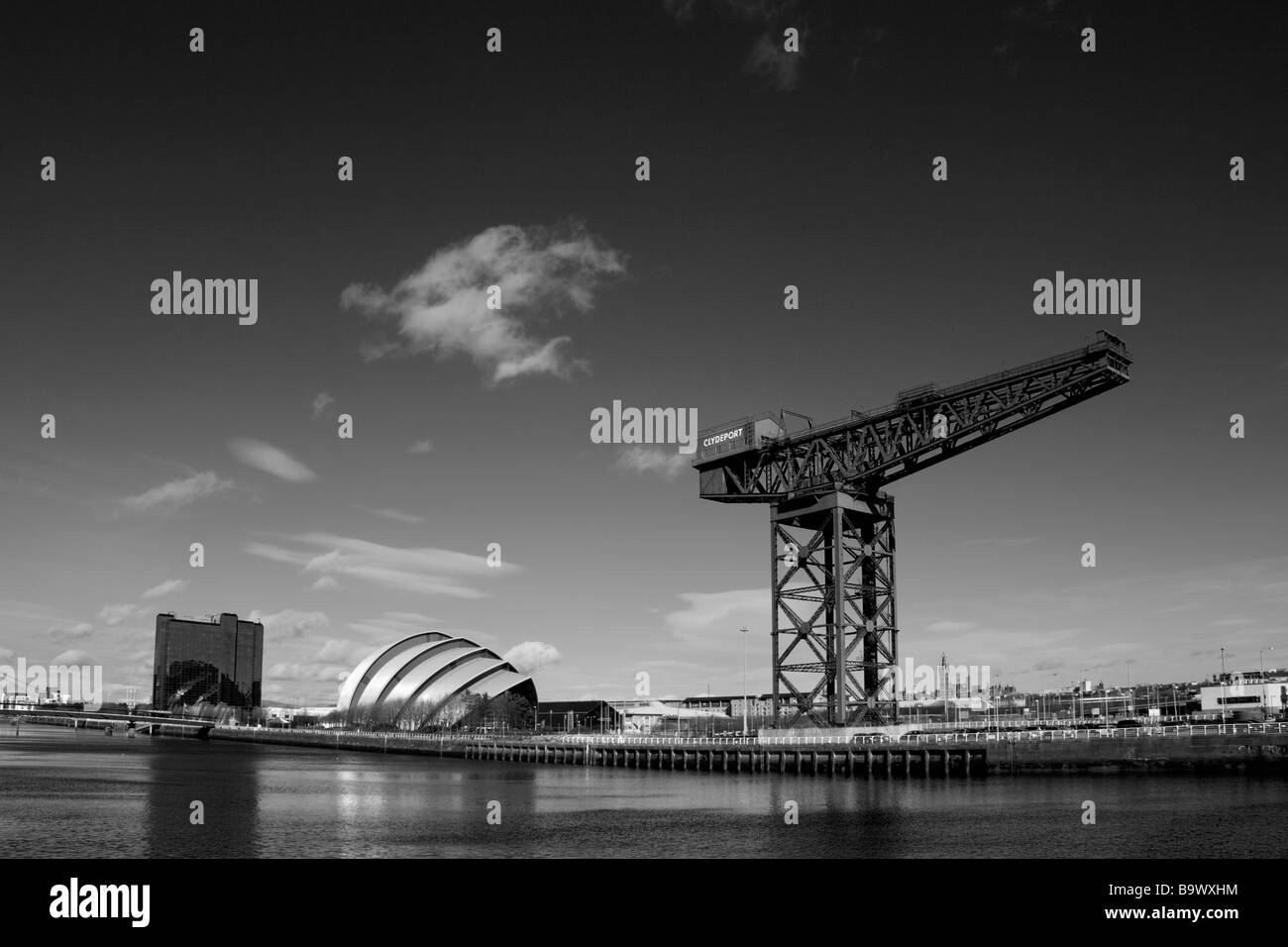 Il Finnieston gru e Armadillo Edificio, fiume Clyde, Glasgow, Scozia Foto Stock