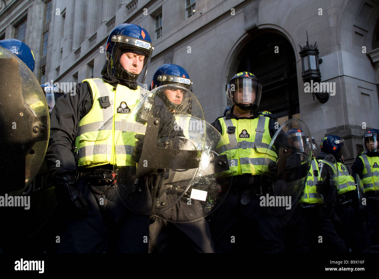 Polizia al vertice G20 proteste Cornhill Street City of London REGNO UNITO Foto Stock