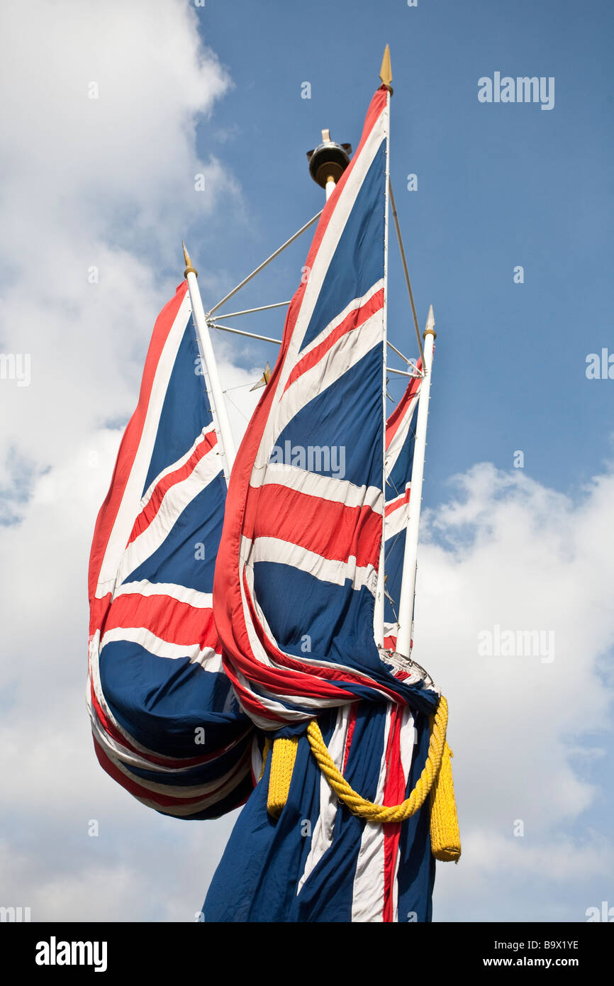 Festone Con Bandierine Union Jack (UK) – 10 Bandiere Su Nastro In Poliestere, 22,5 X 15 Cm