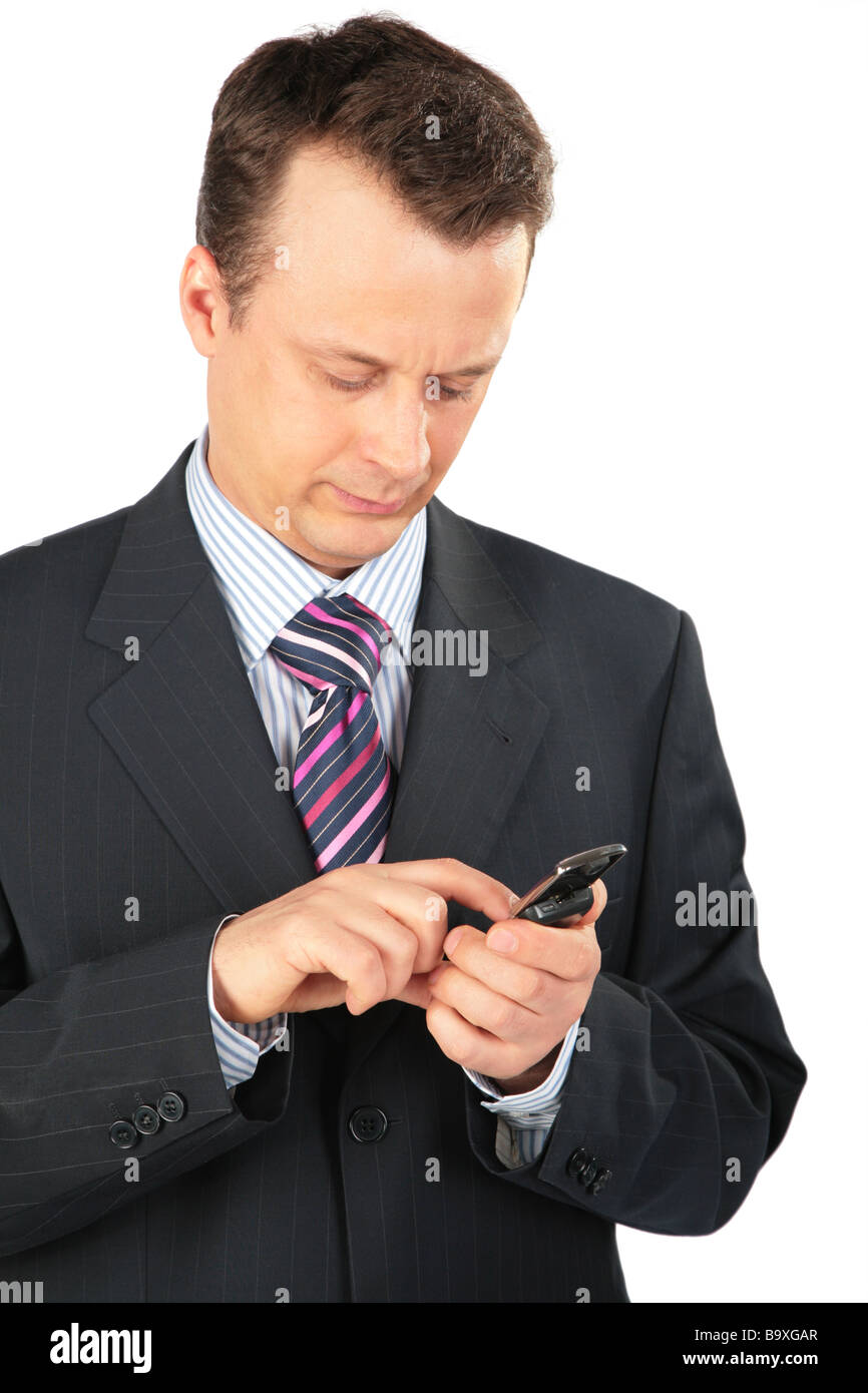 Imprenditore compone il numero sul telefono cellulare Foto Stock