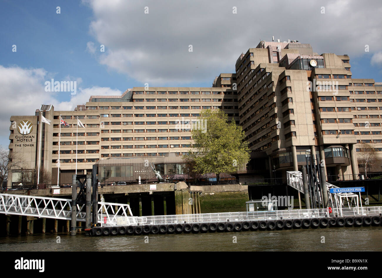 Tower Hotel e St Katherine Pier, Londra Foto Stock