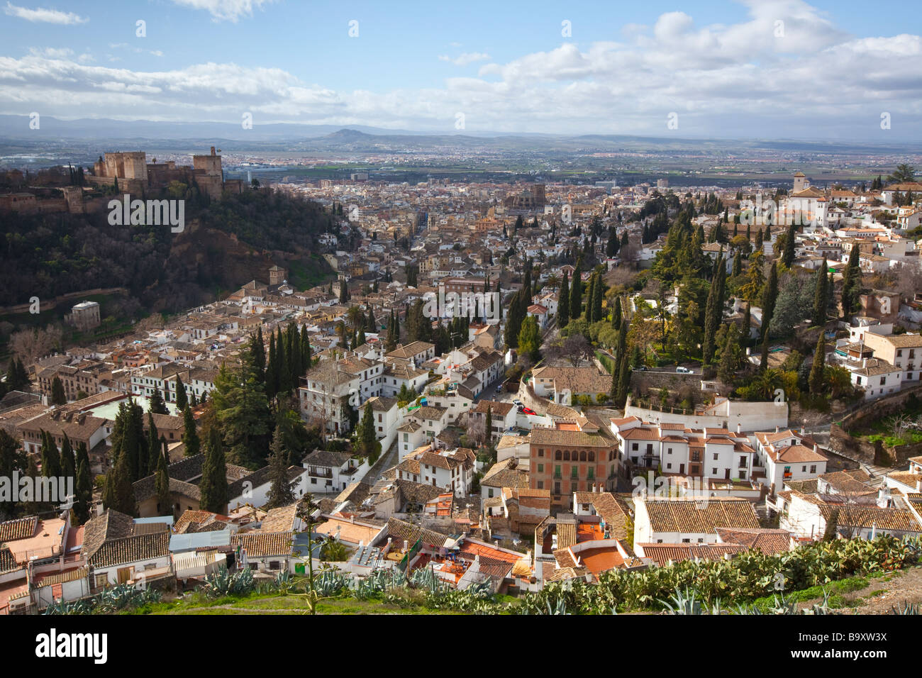 Paesaggio urbano e l'Alhambra di Granada Spagna Foto Stock