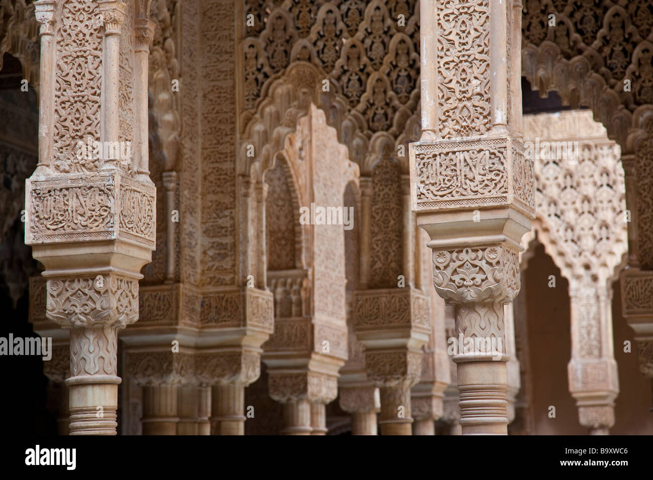 Patio de Los Leones nel palazzo della Alhambra di Granada Spagna Foto Stock