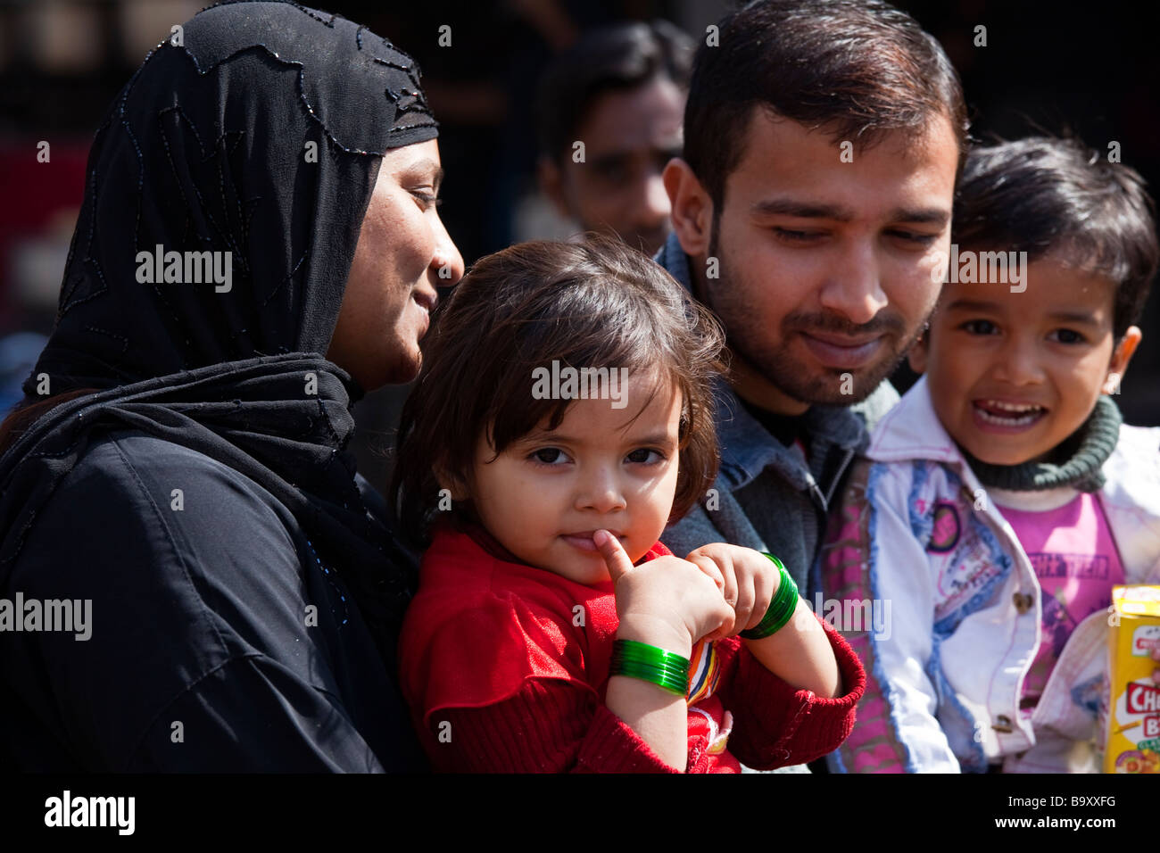 La famiglia musulmana nella Vecchia Delhi India Foto Stock