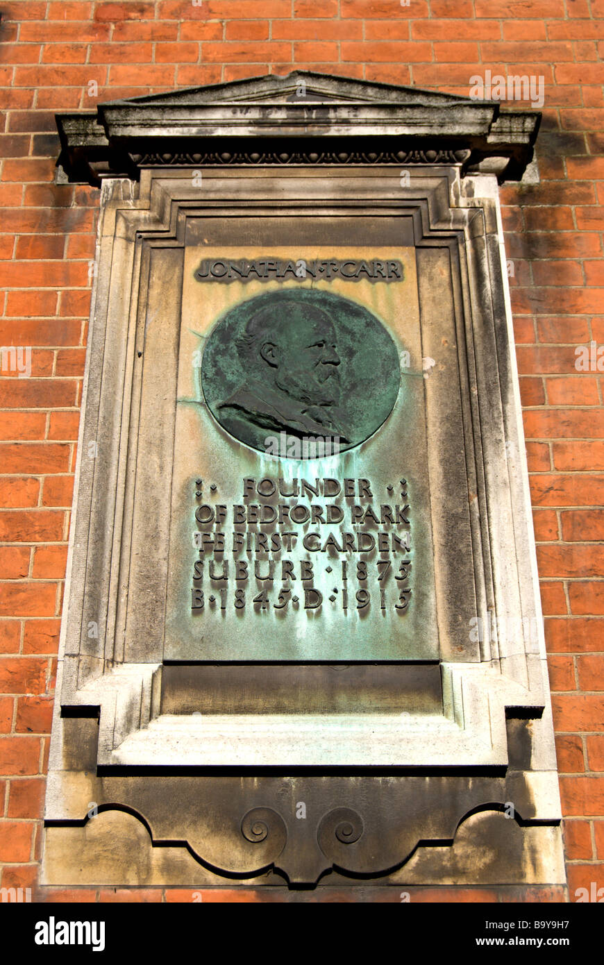 Memoriale di jonathan t carr, fondatore di Bedford Park, West London, il primo giardino sobborgo di Londra - Inghilterra Foto Stock