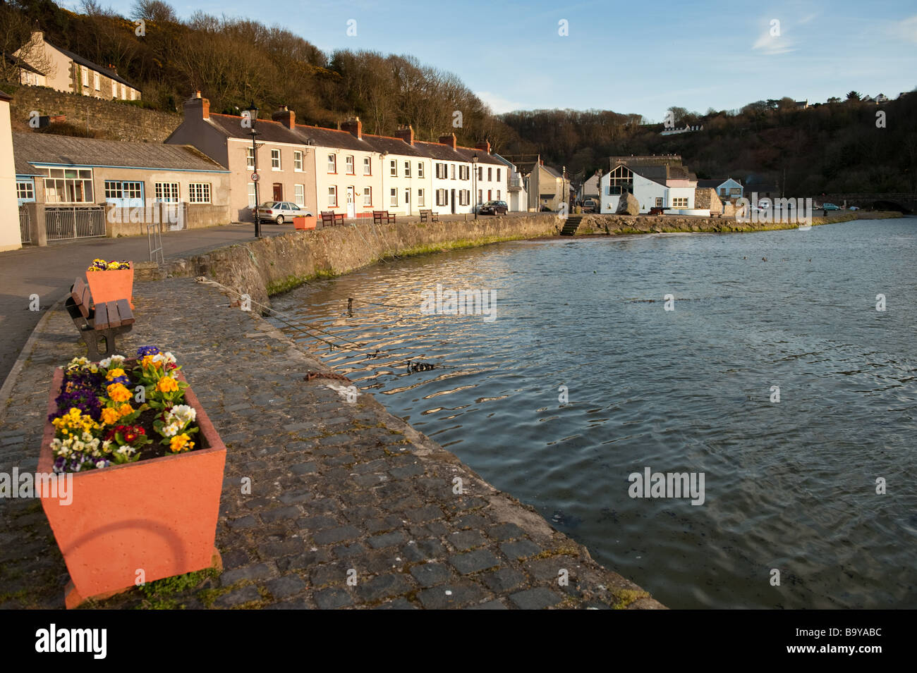 Abbassare Fishguard Harbour, Pembrokeshire, Wales, Regno Unito, GB Gran Bretagna, Europa Foto Stock