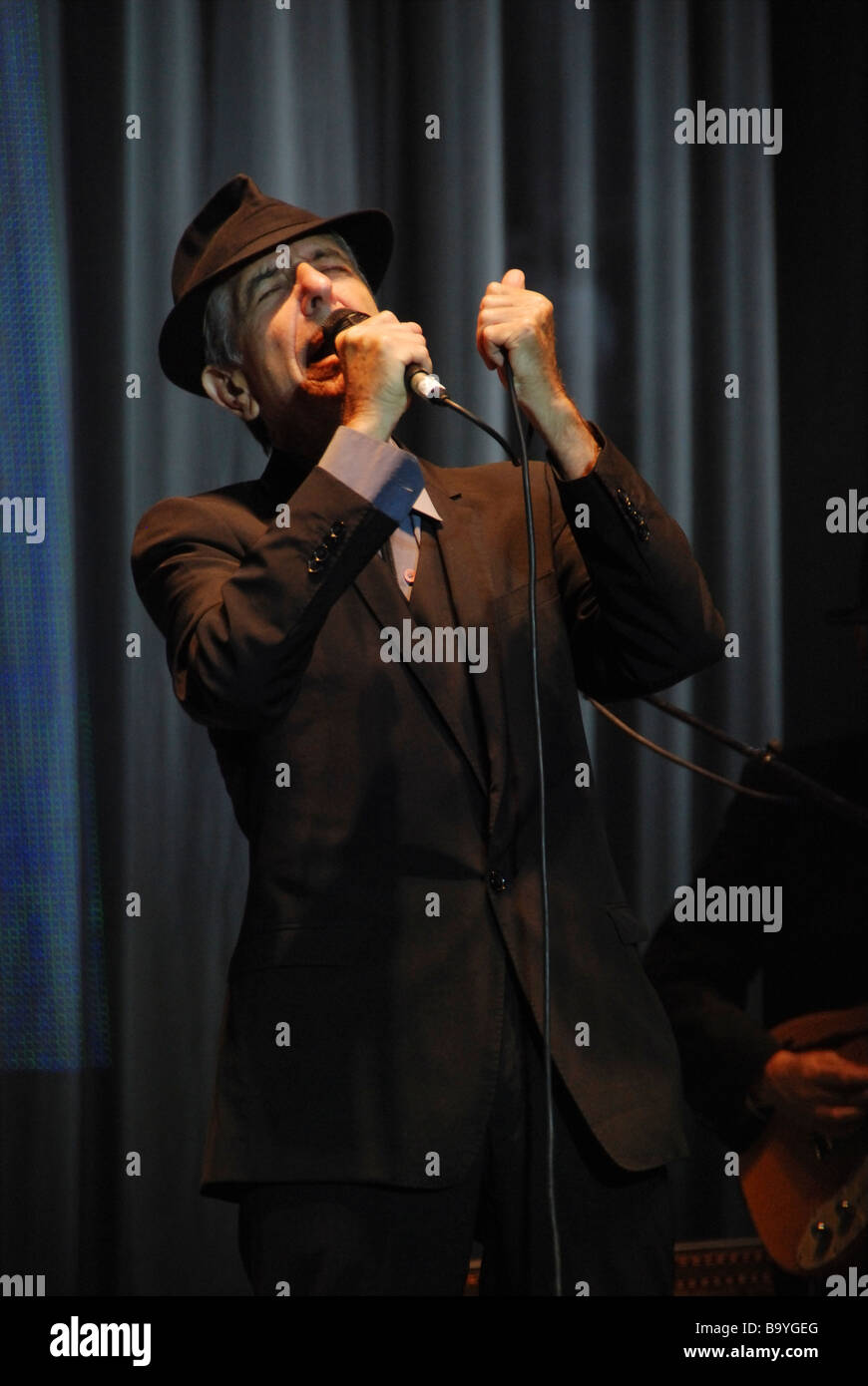 Leonard Cohen esegue al Big Chill Festival di musica Foto Stock