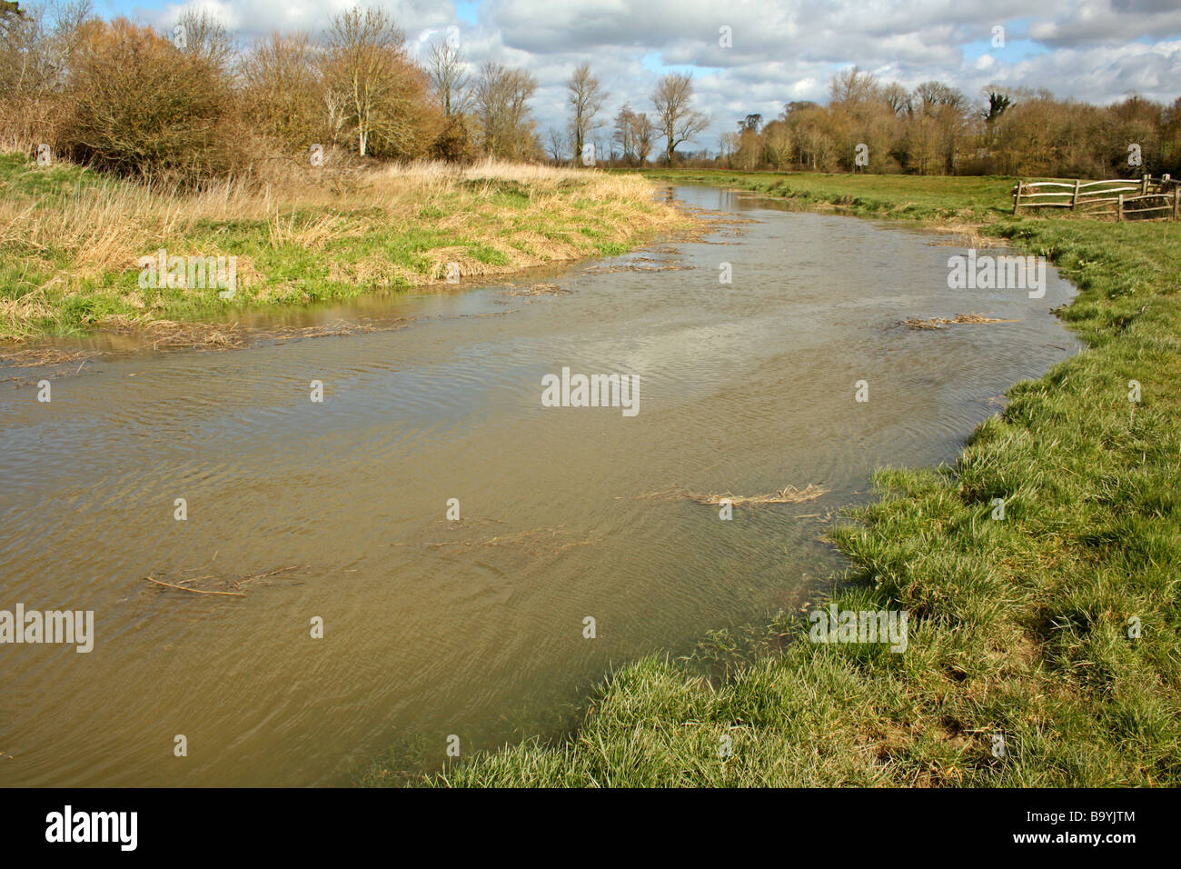 Ruscello tranquillo nella campagna inglese Foto Stock