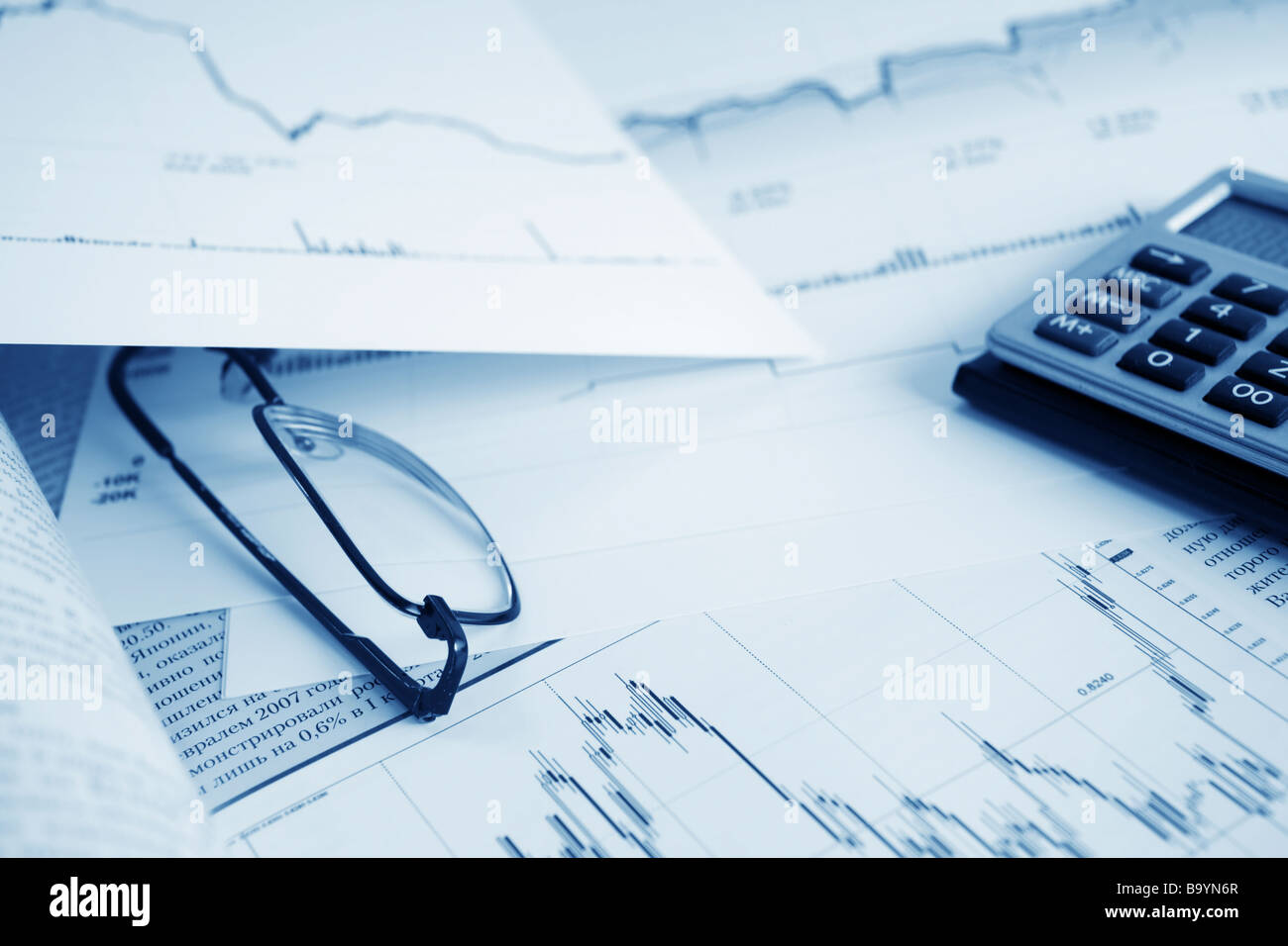 Il mercato azionario di grafici e diagrammi. Foto Stock