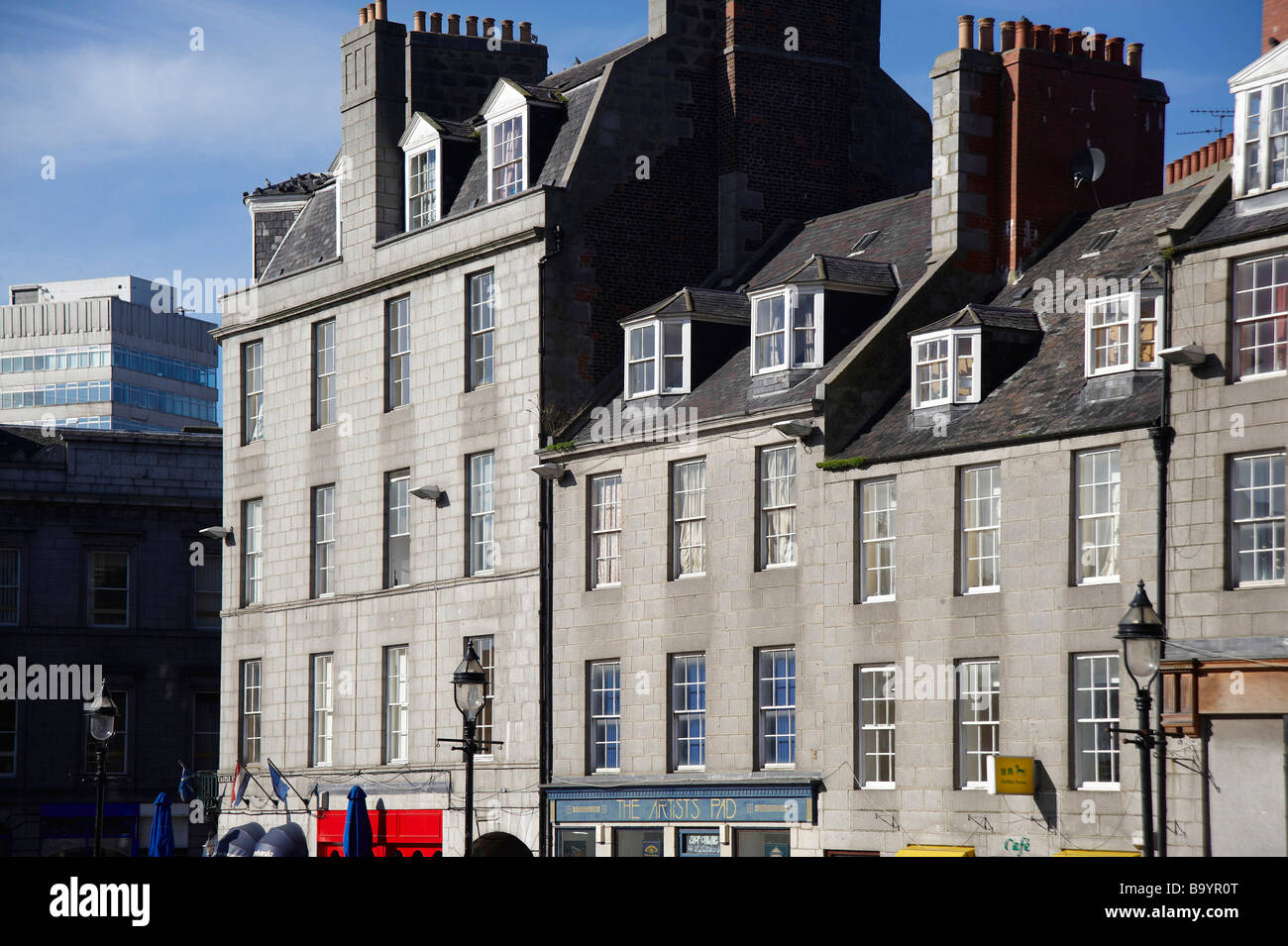 Vecchi edifici di granito, Castlegate, Old Aberdeen, Scozia Foto Stock