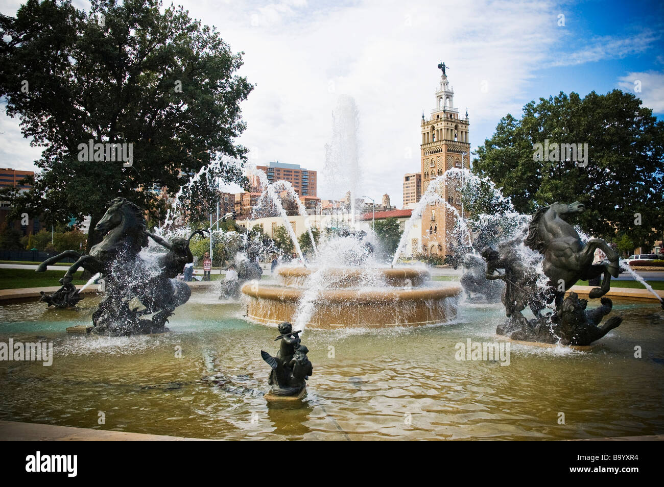 Fontana di acqua presso il Country Club Plaza di Kansas City, Missouri Foto Stock