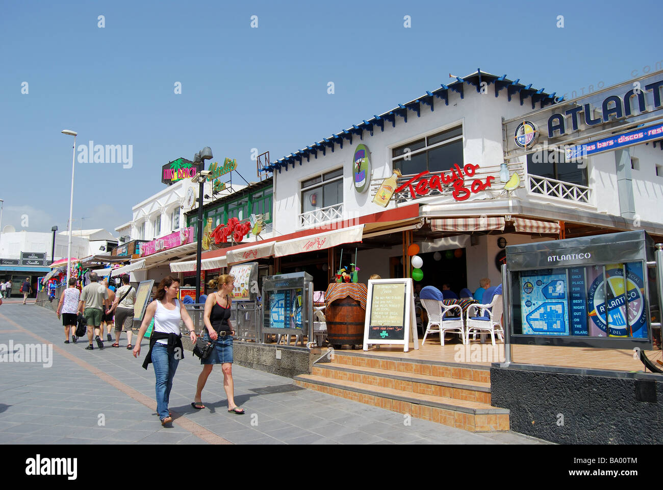 Promenade bar, Puerto del Carmen, Lanzarote, Isole Canarie, Spagna Foto Stock