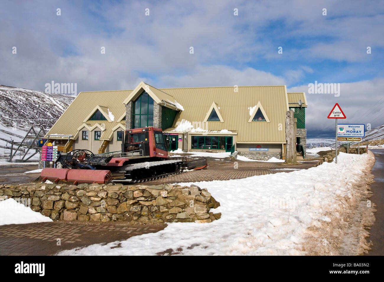 Edificio principale dell'Lecht Ski Center al vertice di una939 in Grampian Mountains Scozia Scotland Foto Stock