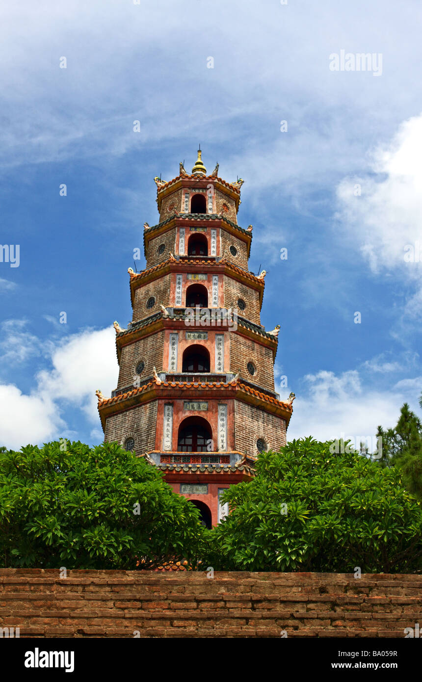 Monumento asiatica. Thien Mu Pagoda. Hue Vietnam Foto Stock